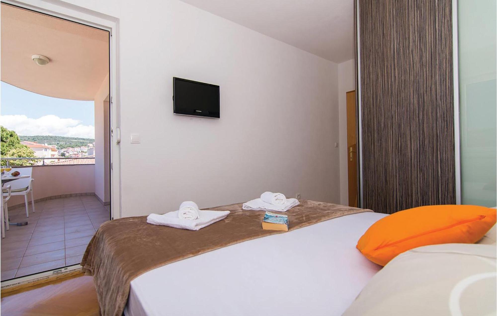 1 Bedroom Stunning Apartment In Okrug Gornji Trogir Zewnętrze zdjęcie