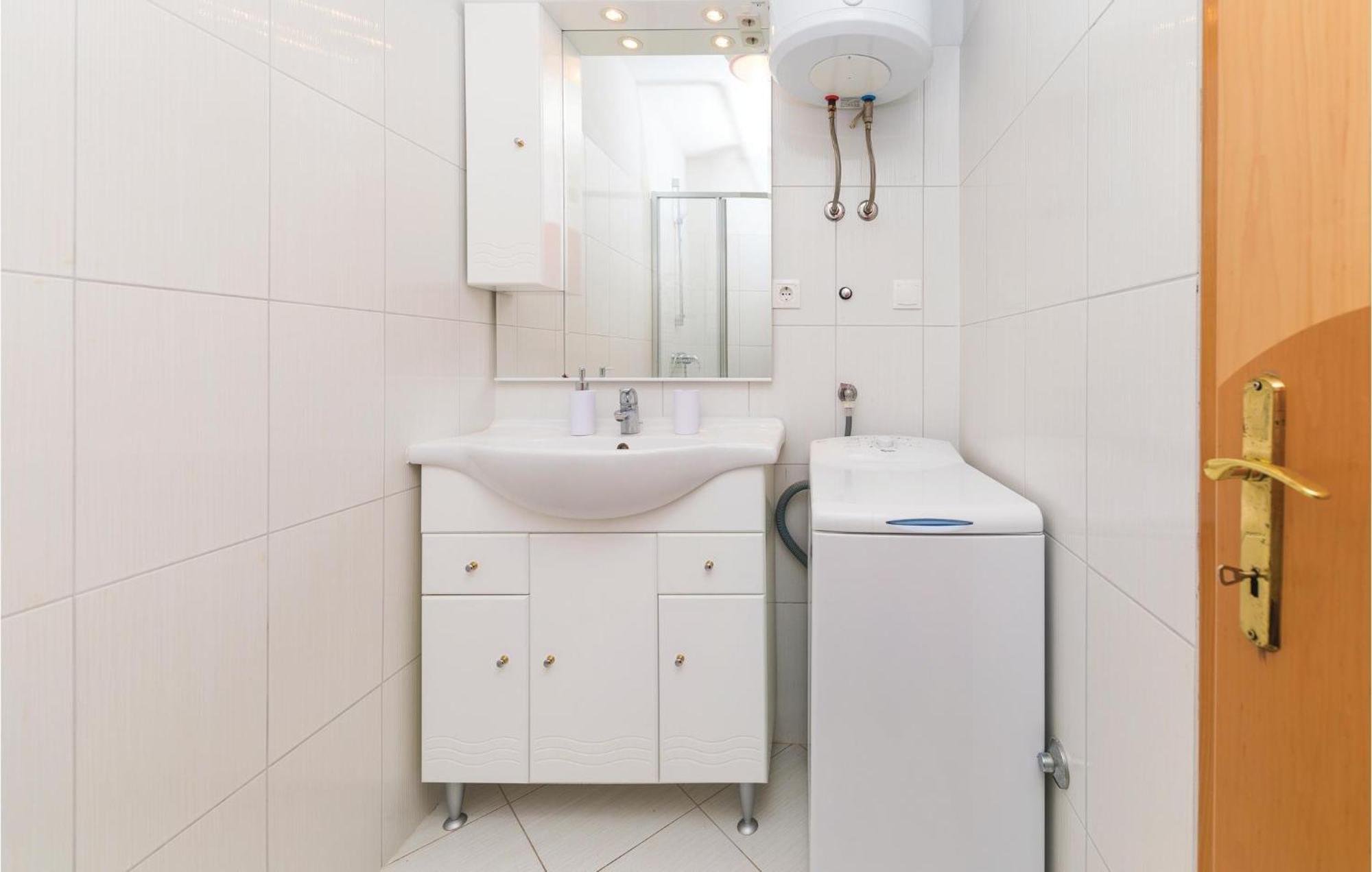 1 Bedroom Stunning Apartment In Okrug Gornji Trogir Zewnętrze zdjęcie